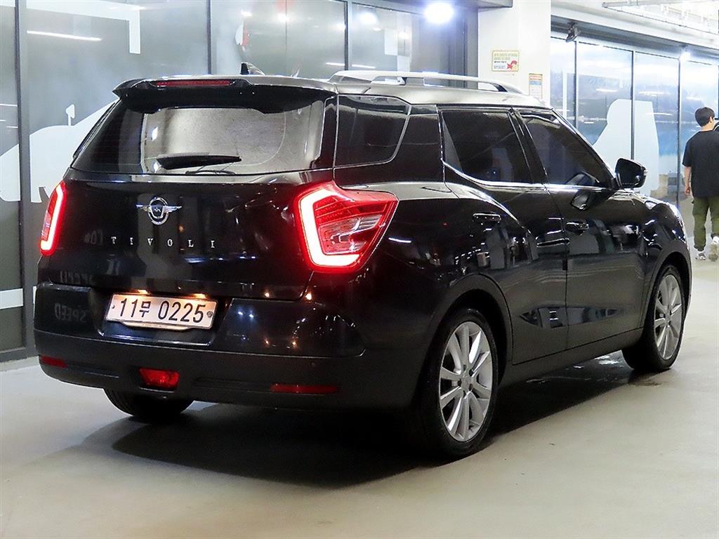 Ssangyong Tivoli - Vista 4