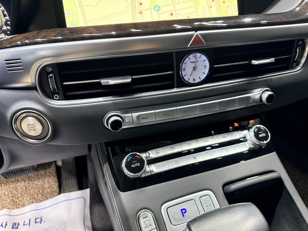 Genesis G90 - Vista 11