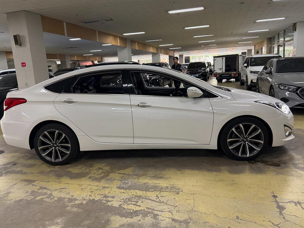 HYUNDAI i40 - Vista 5