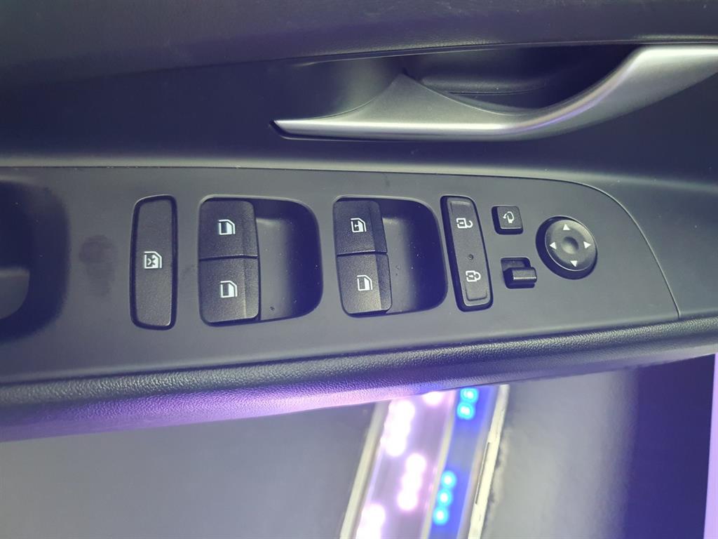 HYUNDAI Avante - Vista 12