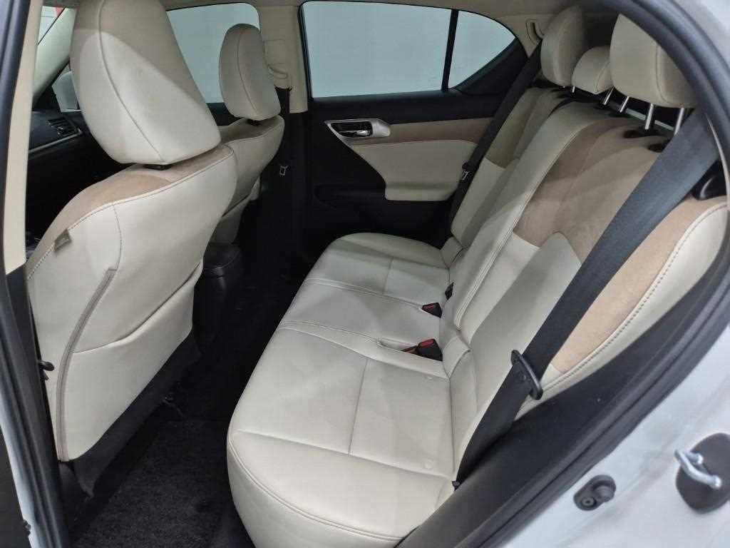 Lexus CT - Vista 12
