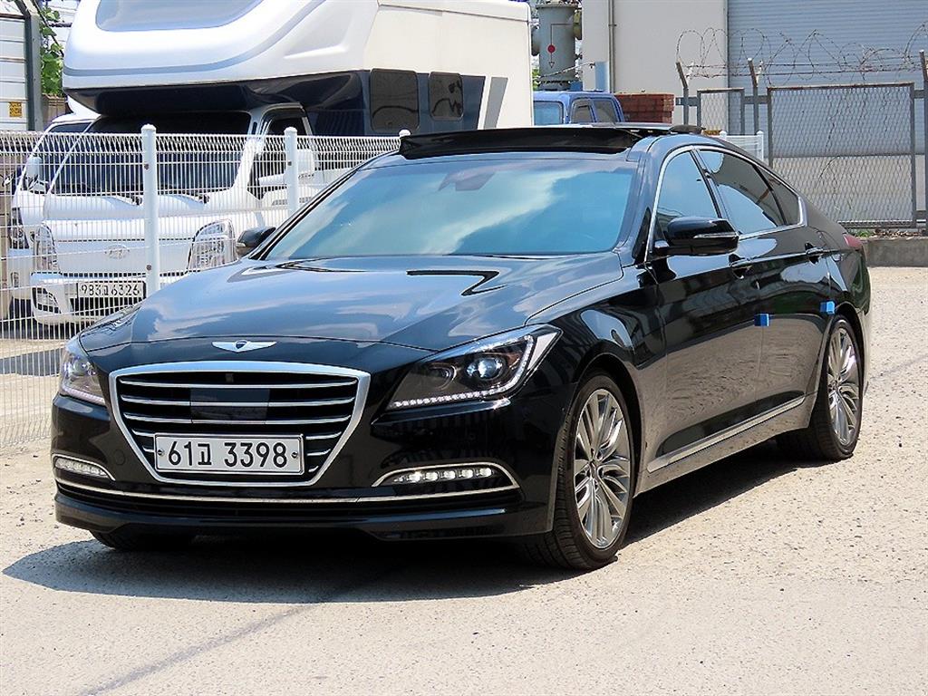 HYUNDAI Genesis - Vista 2