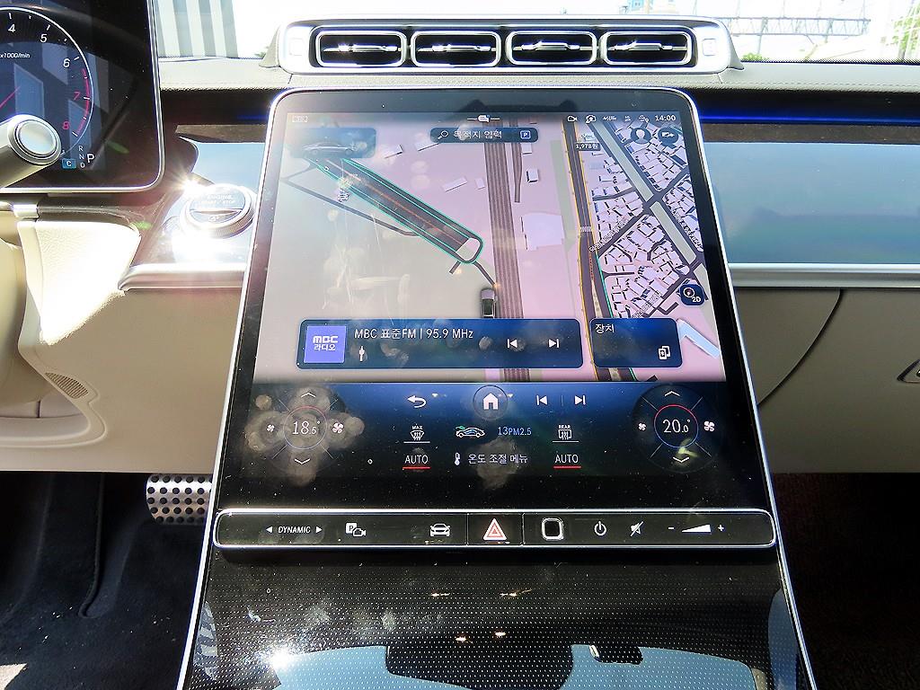 Mercedes Benz S Class - Vista 12