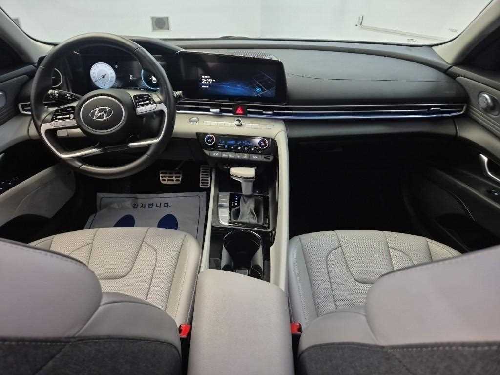 HYUNDAI Avante - Vista 7