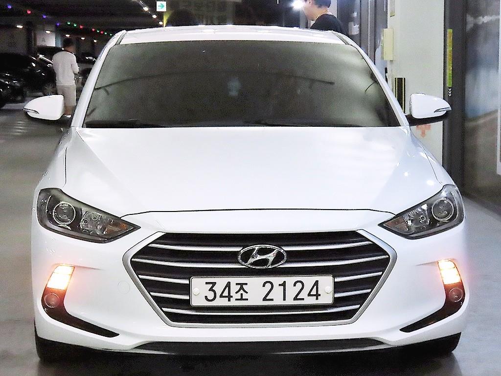 HYUNDAI Avante - Vista 2