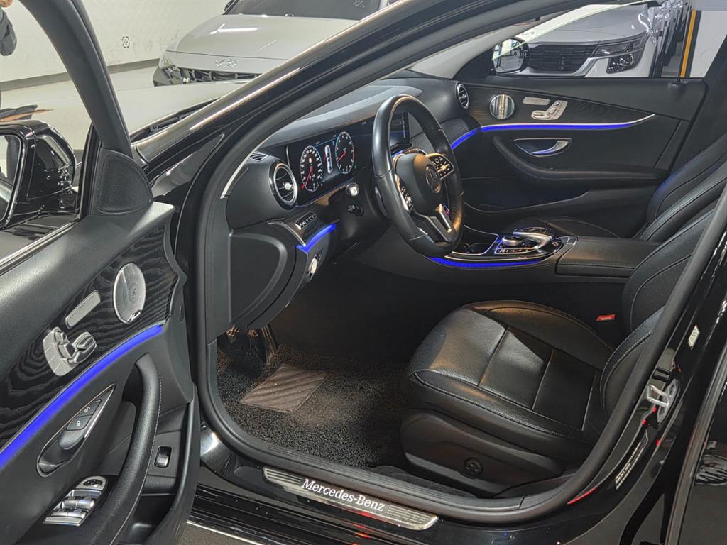 Mercedes Benz E class - Vista 5