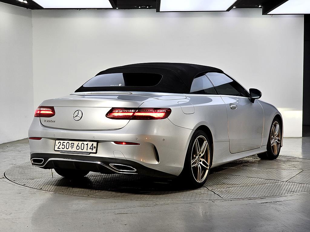 Mercedes Benz E class - Vista 4