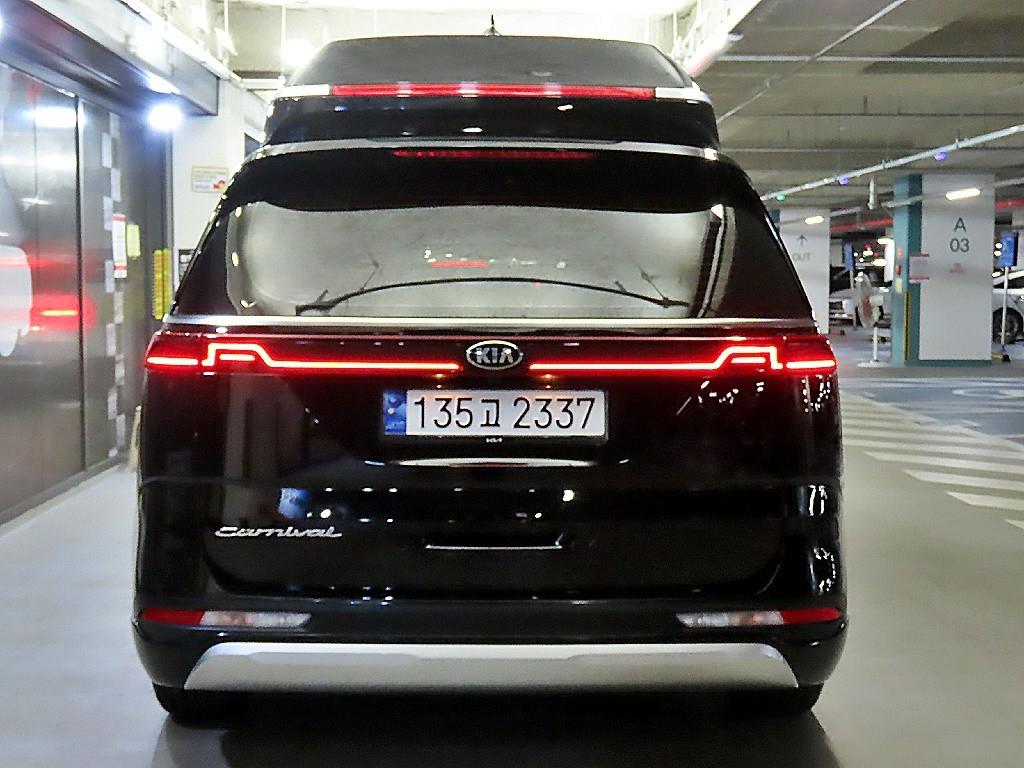 KIA Carnival - Vista 5