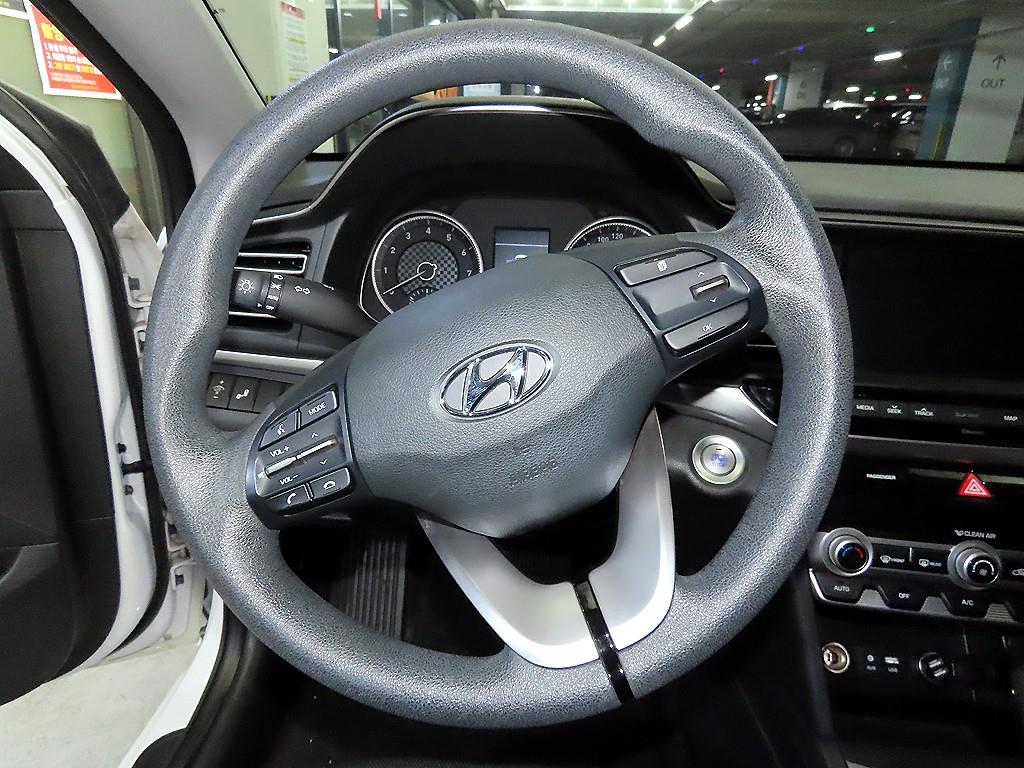 HYUNDAI Avante - Vista 8