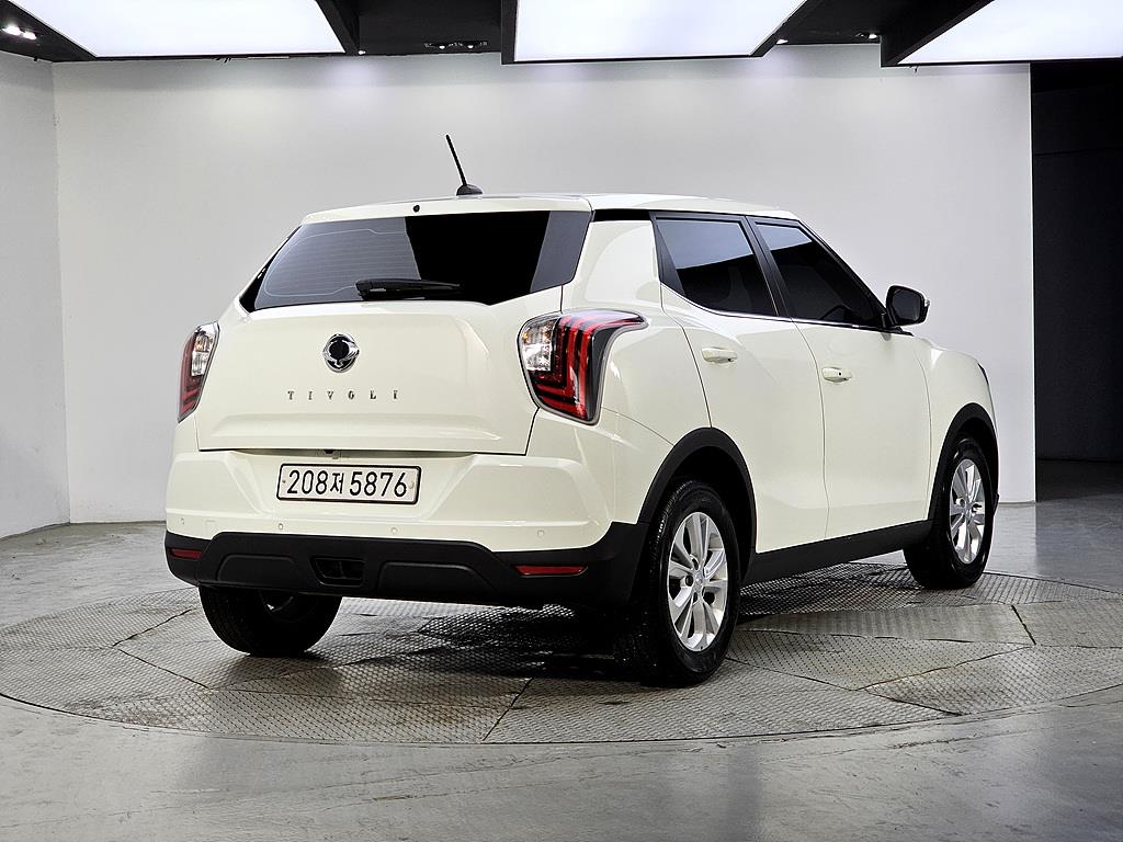 Ssangyong Tivoli - Vista 4