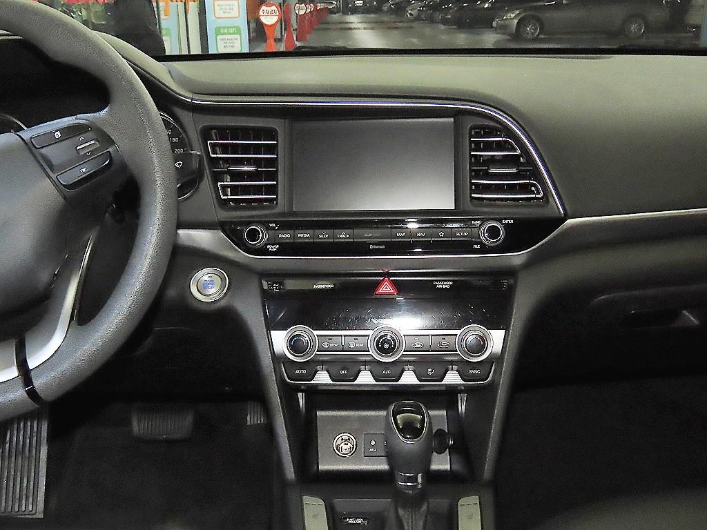 HYUNDAI Avante - Vista 11