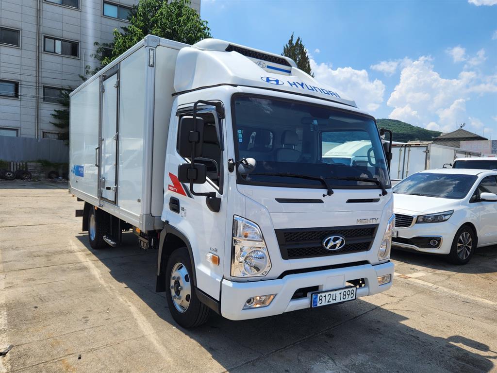 medium and large cargo truck - Vista 3