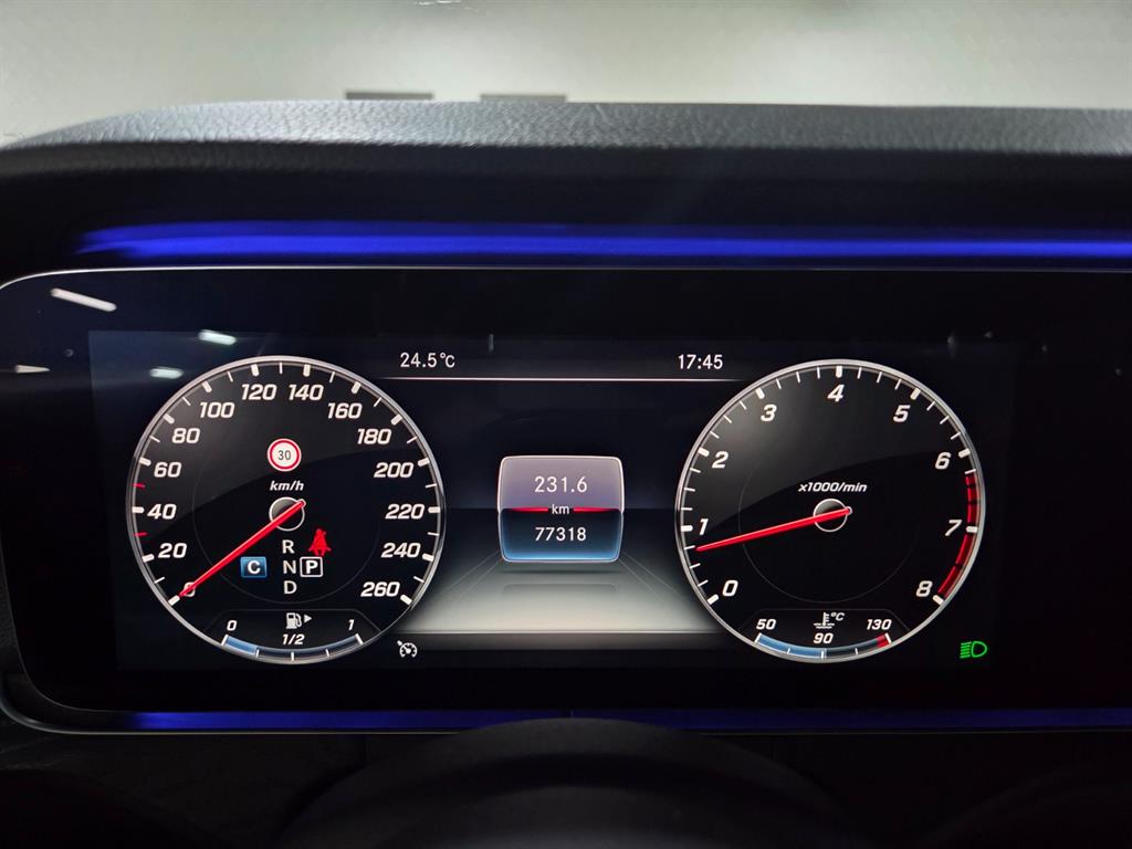 Mercedes Benz E class - Vista 7
