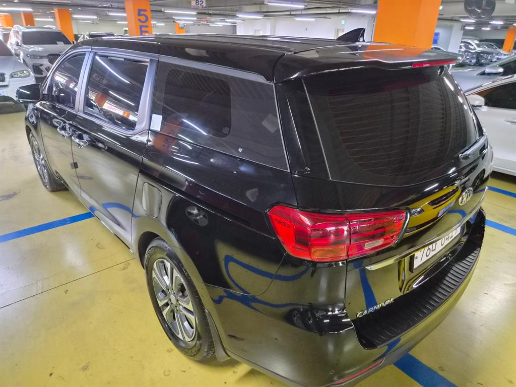 KIA Carnival - Vista 6