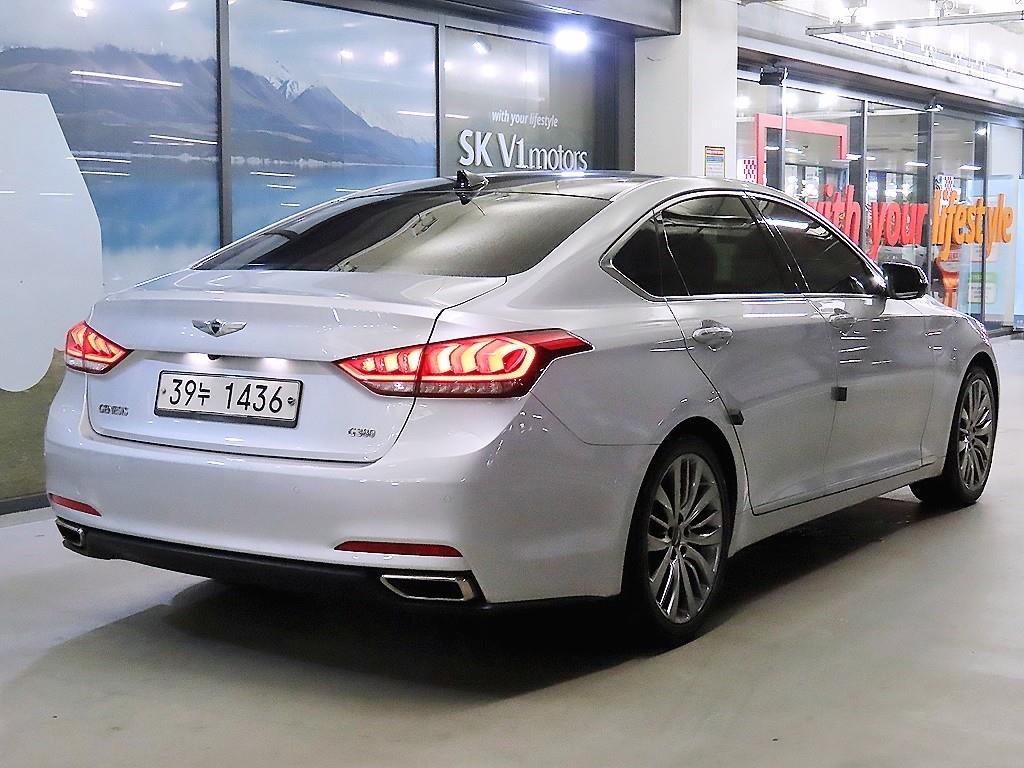 HYUNDAI Genesis - Vista 3
