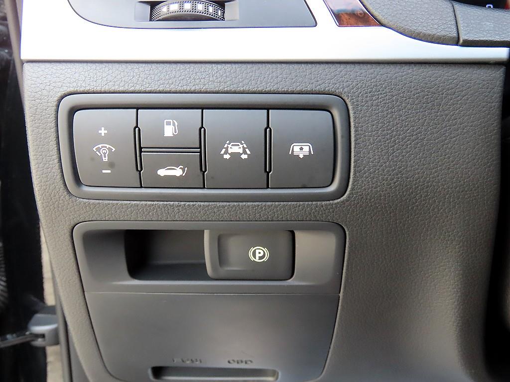 HYUNDAI Genesis - Vista 12