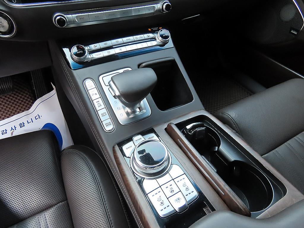 Genesis G90 - Vista 11