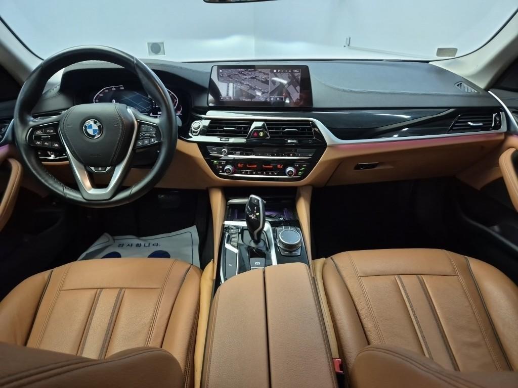 BMW 5 Series - Vista 5