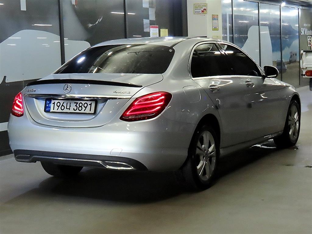 Mercedes Benz C Class - Vista 4
