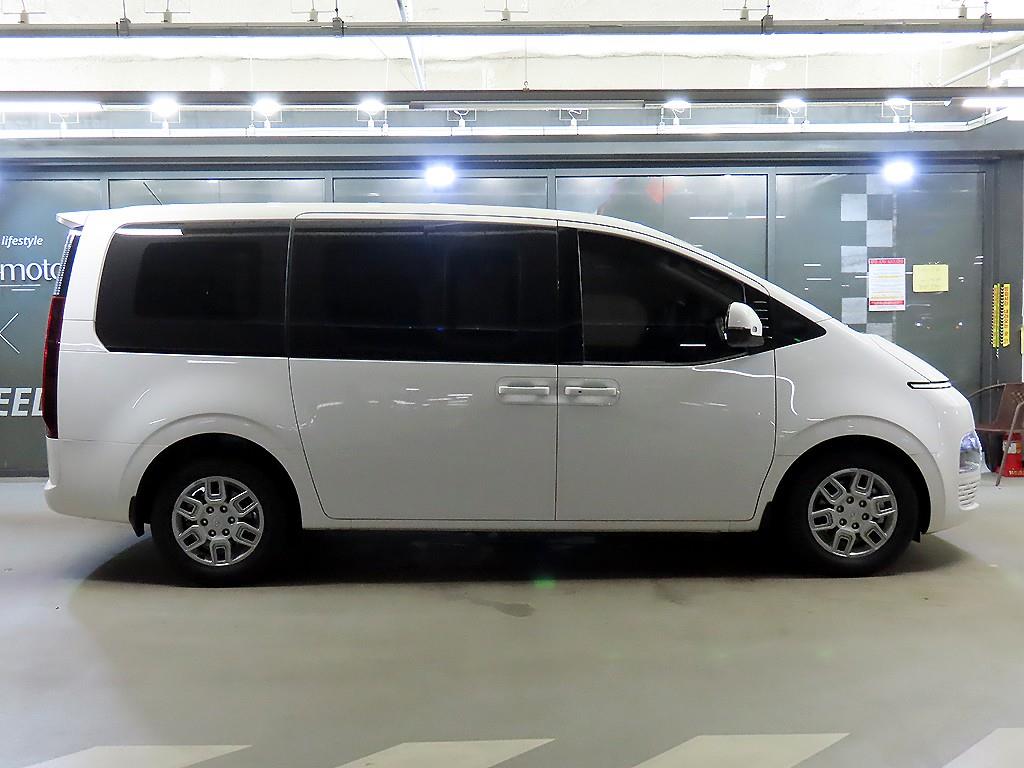 HYUNDAI Staria - Vista 3