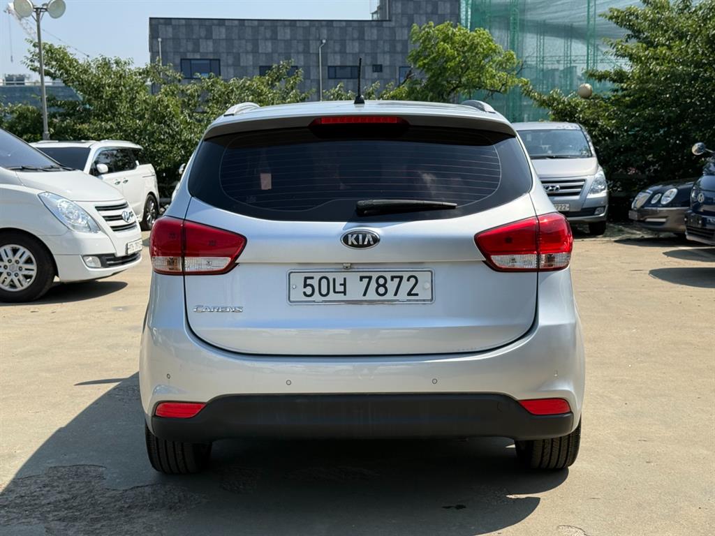 KIA Carens - Vista 3