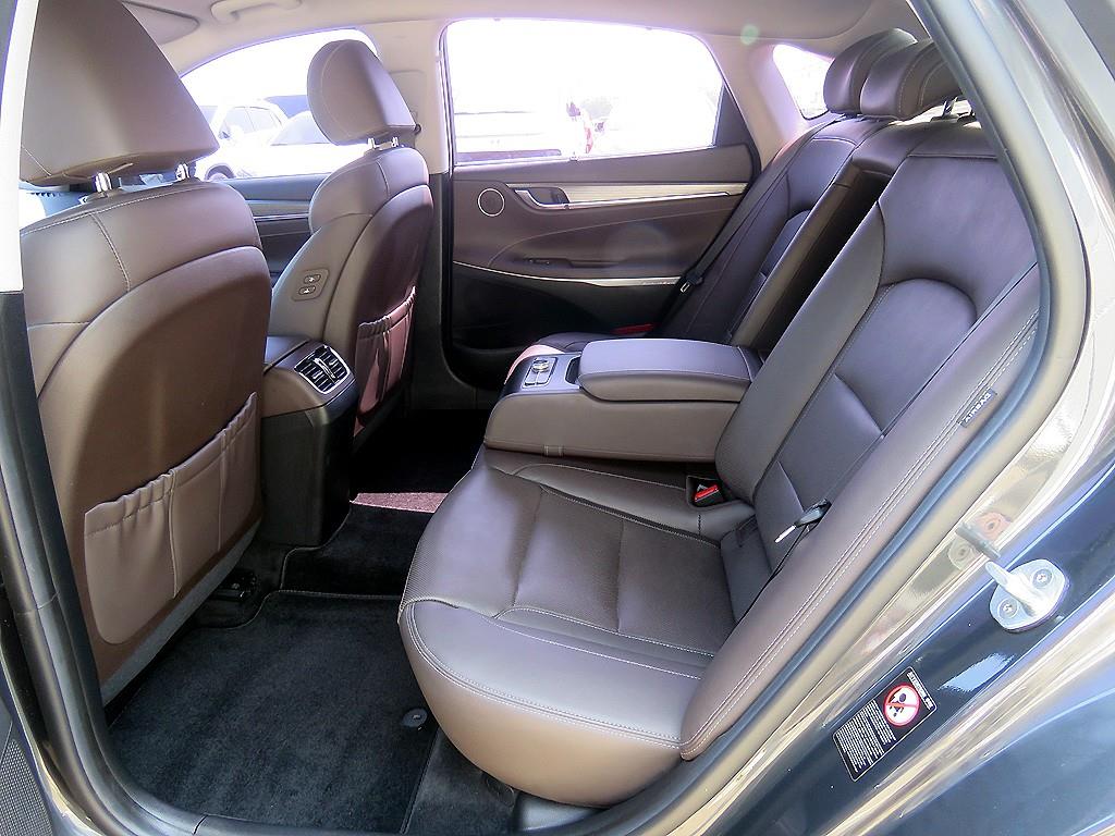 HYUNDAI Grandeur - Vista 7