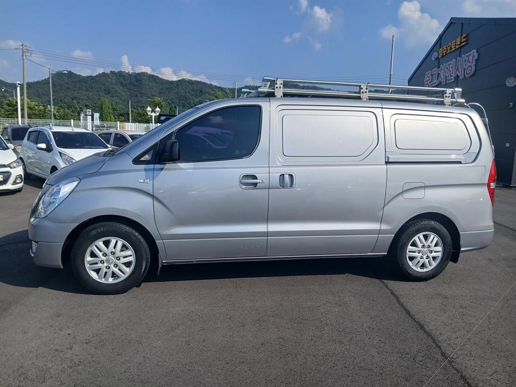 HYUNDAI Starex - Vista 3