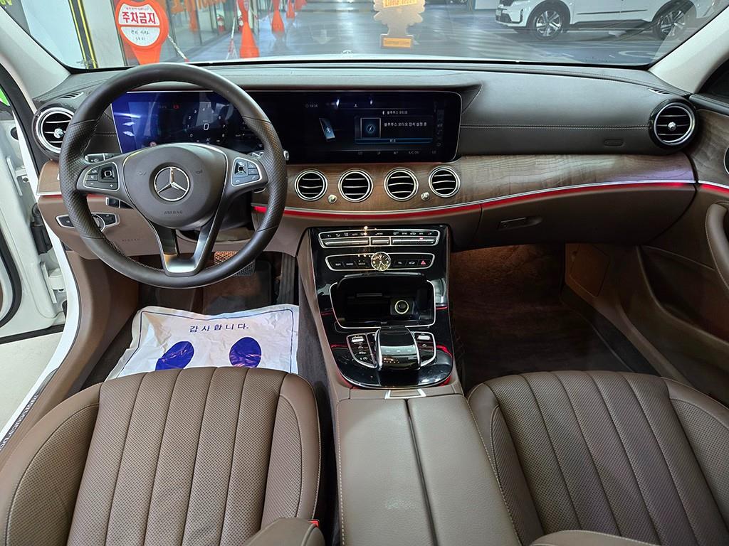 Mercedes Benz E class - Vista 10