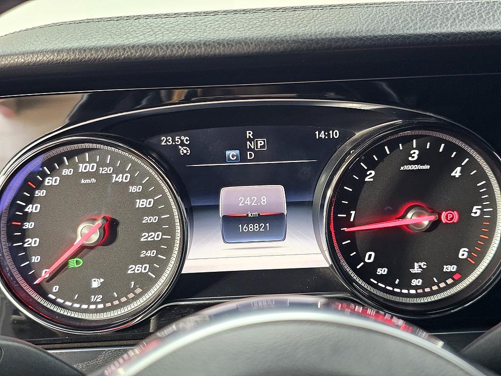 Mercedes Benz E class - Vista 7