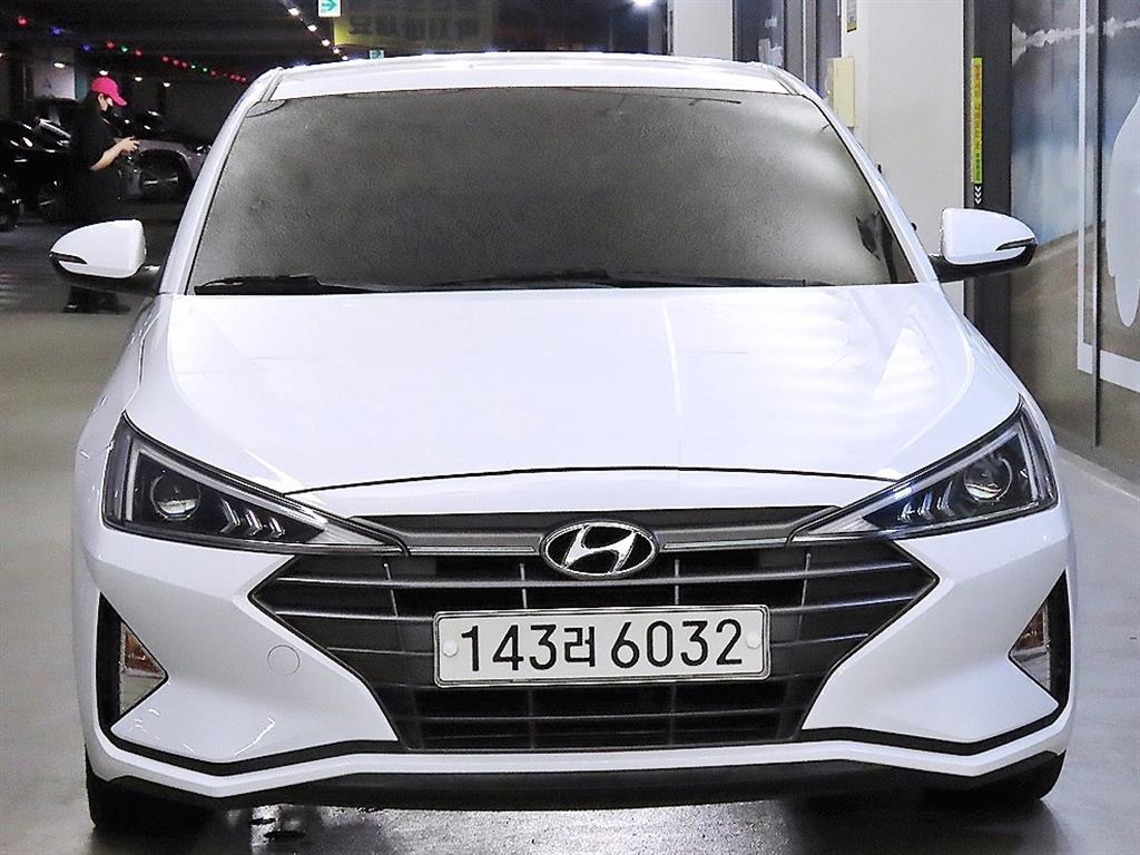 HYUNDAI Avante - Vista 2