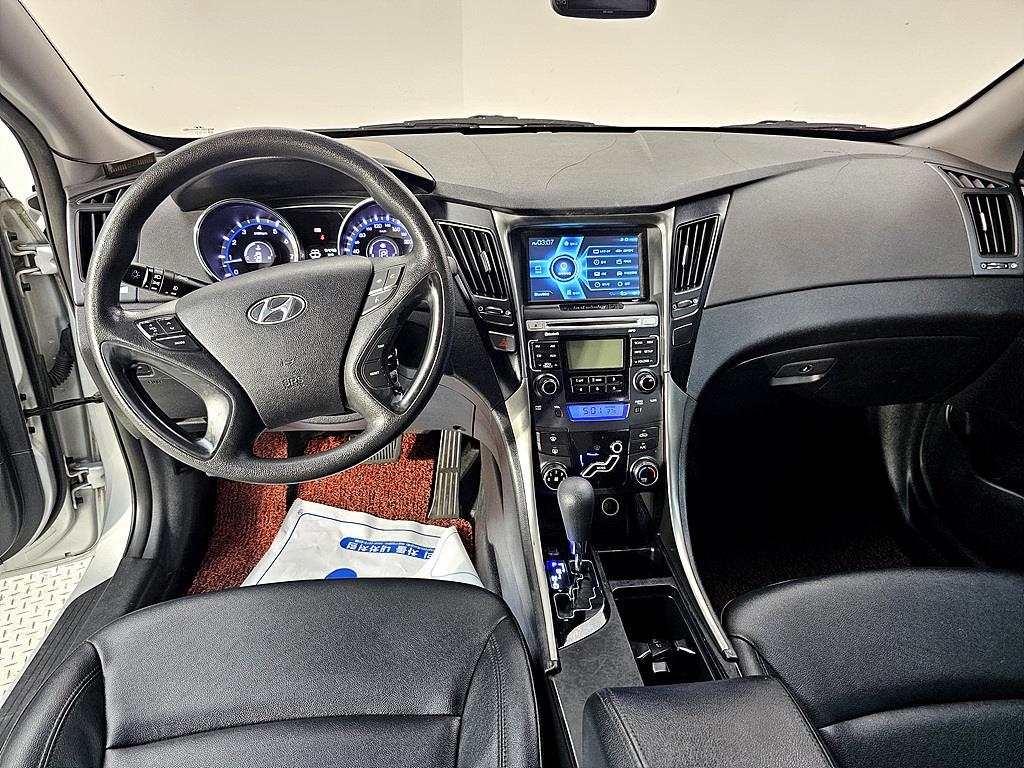HYUNDAI Sonata - Vista 5