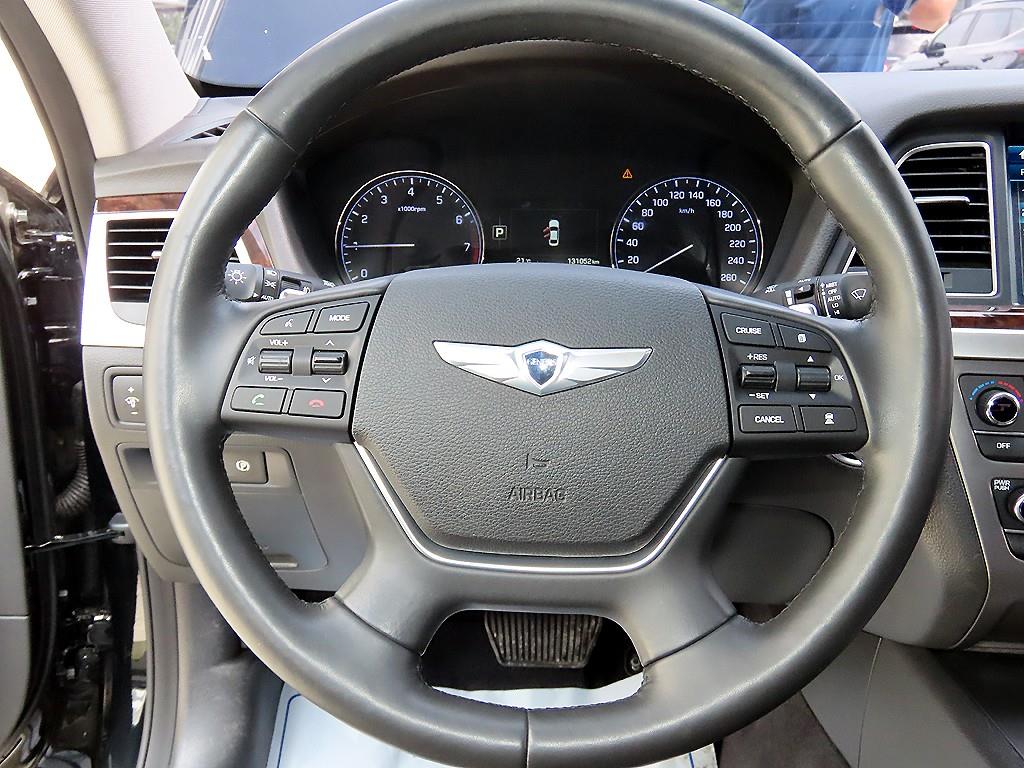 HYUNDAI Genesis - Vista 8