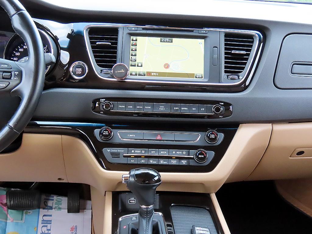 KIA Carnival - Vista 10