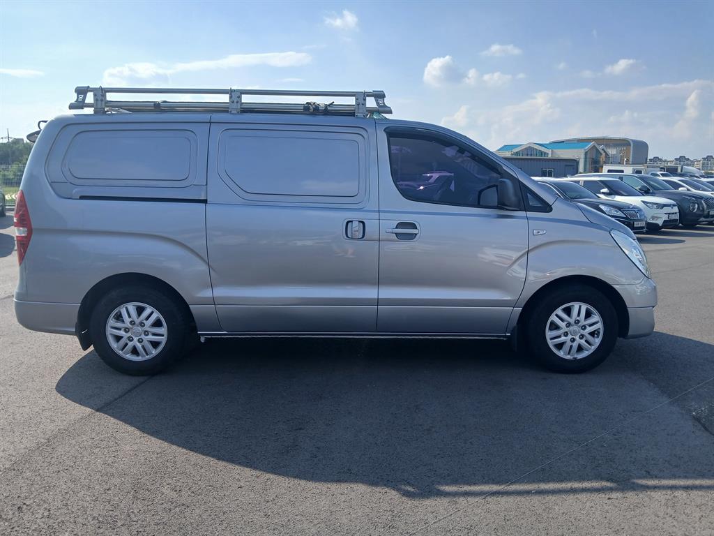 HYUNDAI Starex - Vista 7