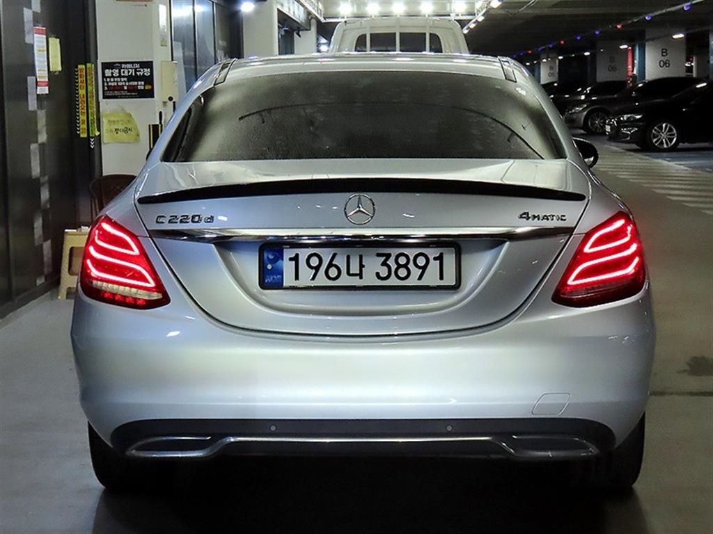 Mercedes Benz C Class - Vista 5