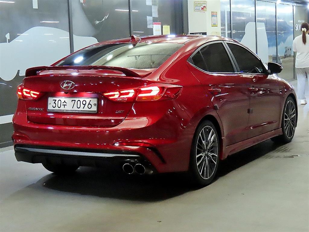 HYUNDAI Avante - Vista 4