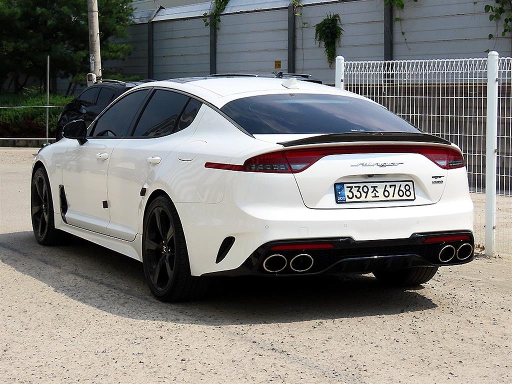 KIA Stinger - Vista 3