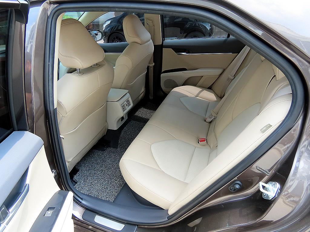 Toyota Camry - Vista 6