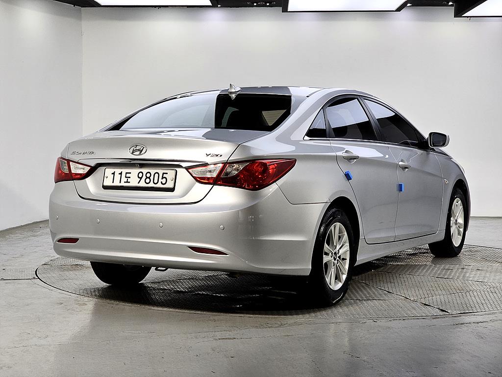 HYUNDAI Sonata - Vista 4