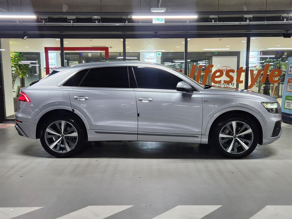 Audi Q8 - Vista 3