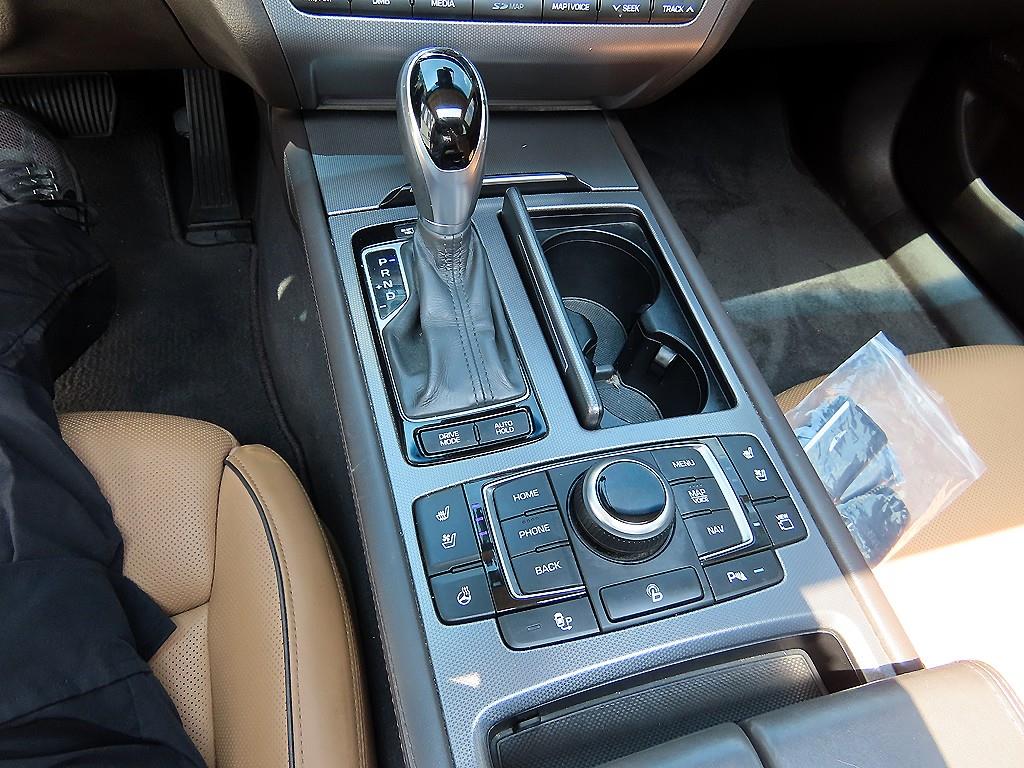 HYUNDAI Genesis - Vista 11