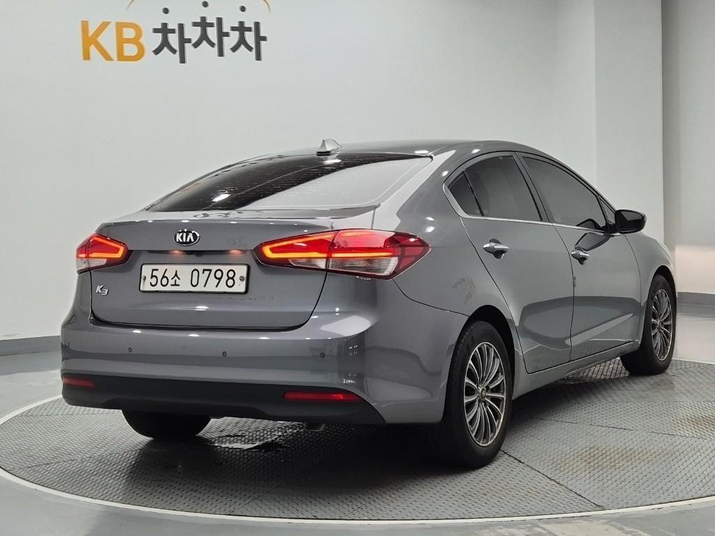 KIA K3 - Vista 3