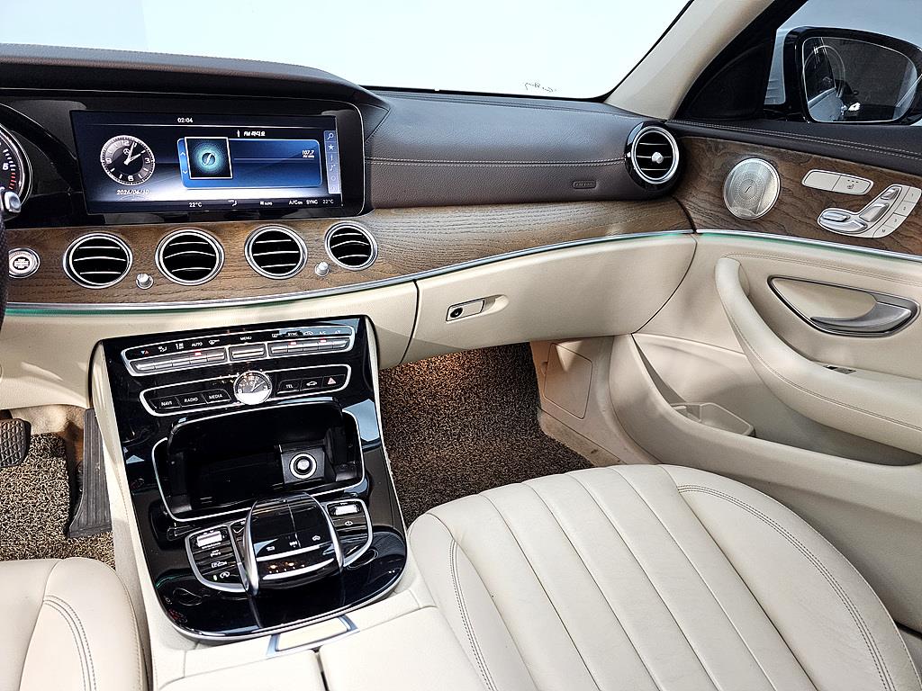Mercedes Benz E class - Vista 10