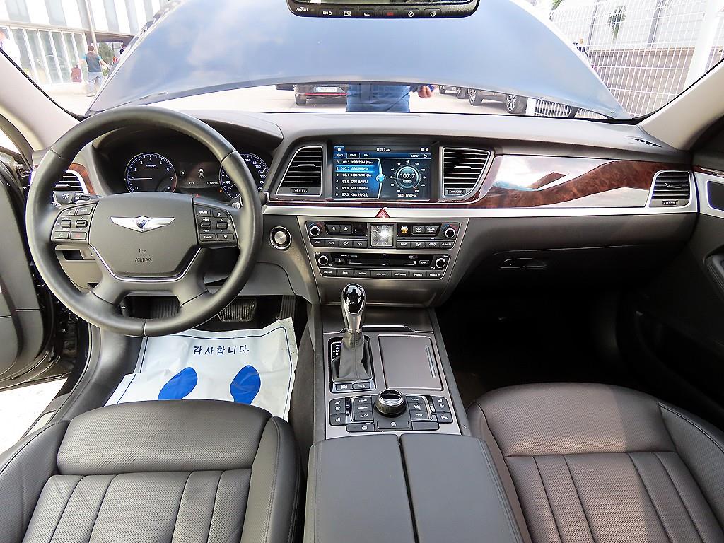 HYUNDAI Genesis - Vista 7