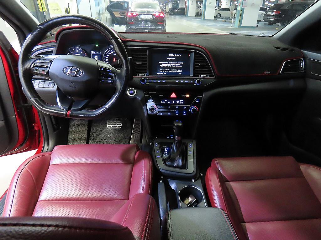 HYUNDAI Avante - Vista 10