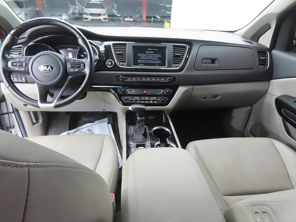 KIA Carnival - Vista 7