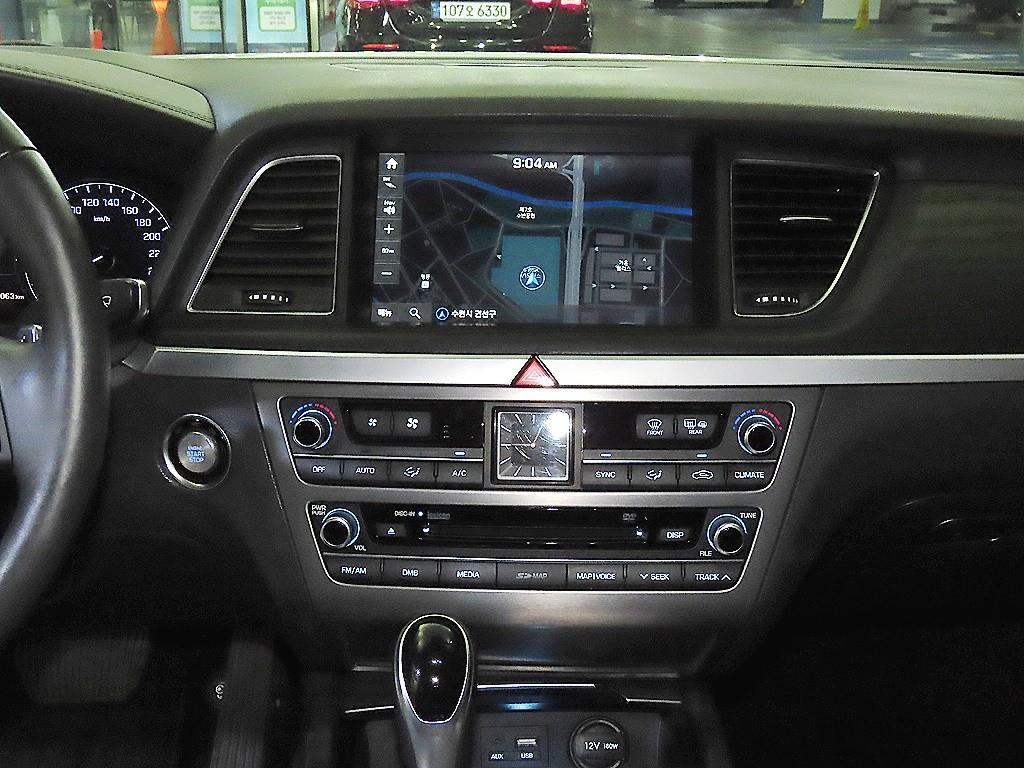 HYUNDAI Genesis - Vista 10