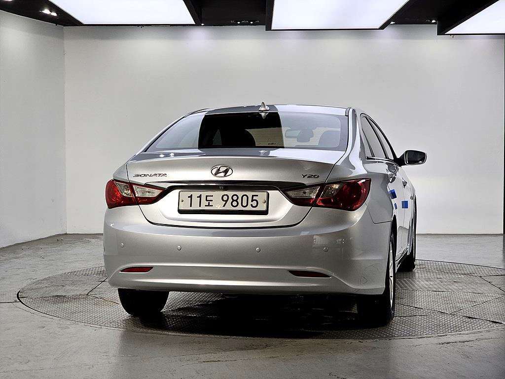 HYUNDAI Sonata - Vista 3