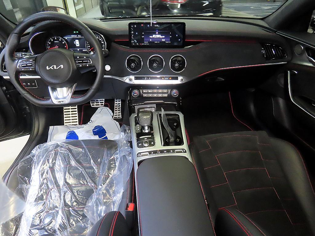 KIA Stinger - Vista 10