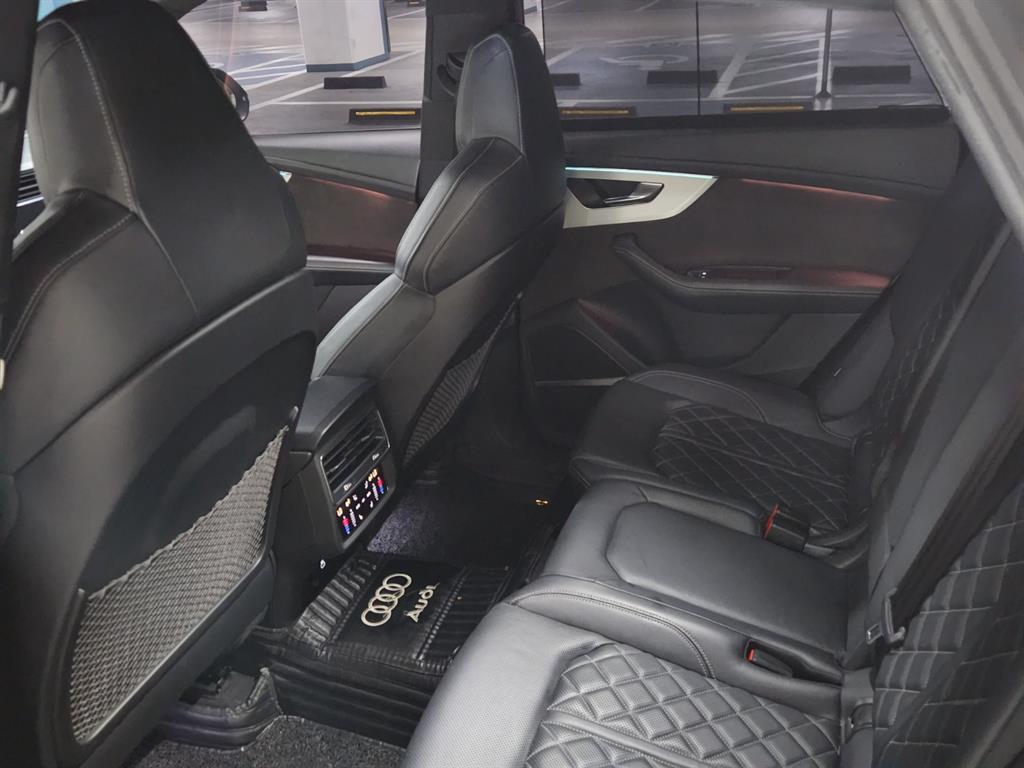 Audi Q8 - Vista 7